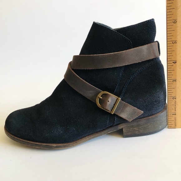 La Scarpa Suede Ankle Booties - Picture 12 of 16